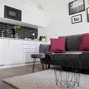 vizzit-us-premium-apartments.warsawhotelspoland.com/